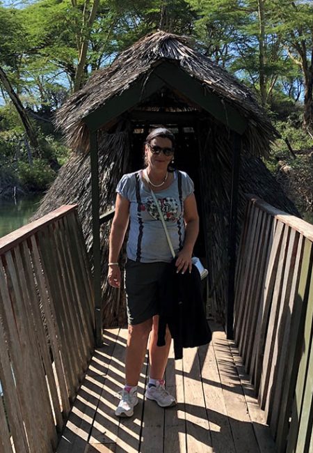 tourist-mzima-springs-tsavo-west-amin-kenia-safaris tourist-mzima-springs-tsavo-west-amin-kenia-safaris